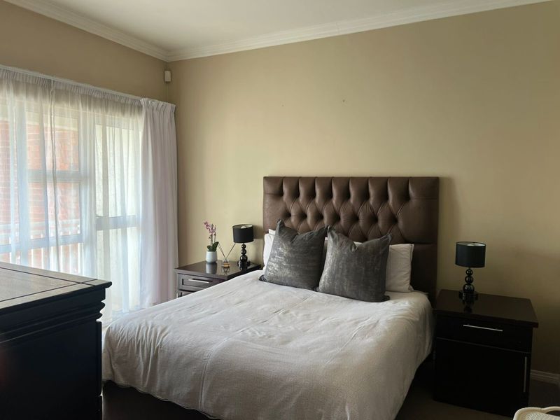 Stylish, Secure, Modern Elegance in the Heart of Greenstone - Photo 10