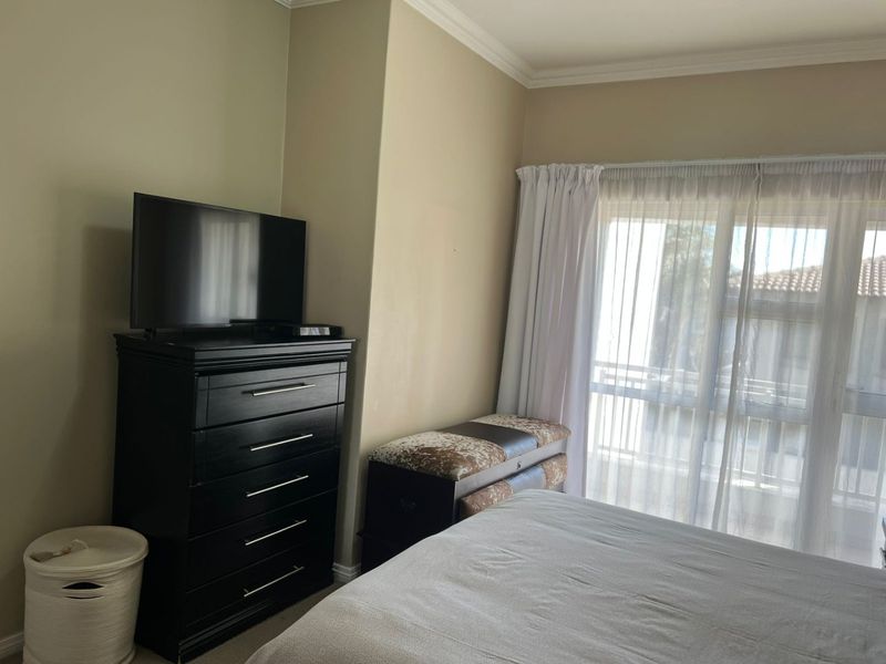 Stylish, Secure, Modern Elegance in the Heart of Greenstone - Photo 9