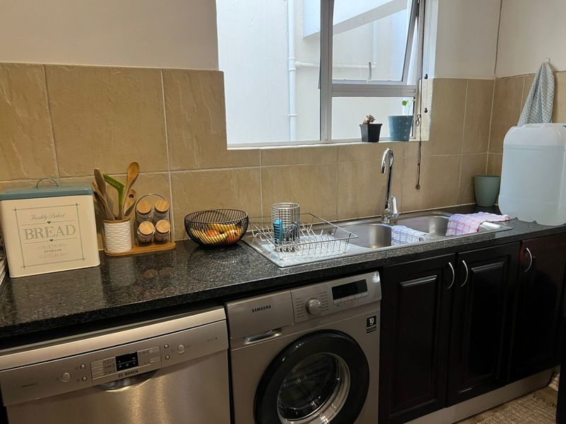 Stylish, Secure, Modern Elegance in the Heart of Greenstone - Photo 3