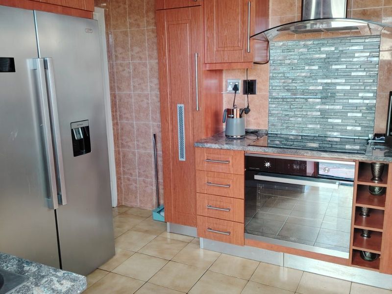 5 Bedroom House for Sale in Mdantsane - Photo 4