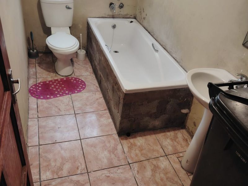 5 Bedroom House for Sale in Mdantsane - Photo 8