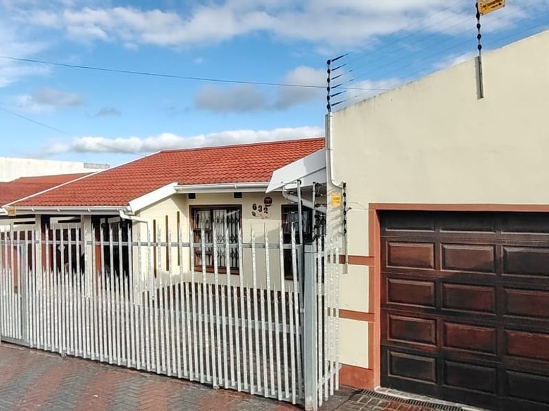 5 Bedroom House for Sale in Mdantsane - Photo 1