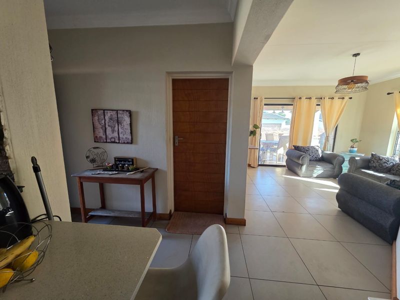 Full title - Your Dream Home Awaits! Spacious, Stylish & Perfectly Located  - Photo 4