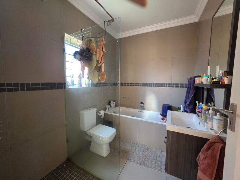 Full title - Your Dream Home Awaits! Spacious, Stylish & Perfectly Located  - Photo 10