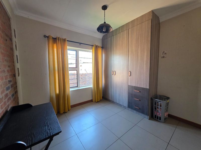 Full title - Your Dream Home Awaits! Spacious, Stylish & Perfectly Located  - Photo 6