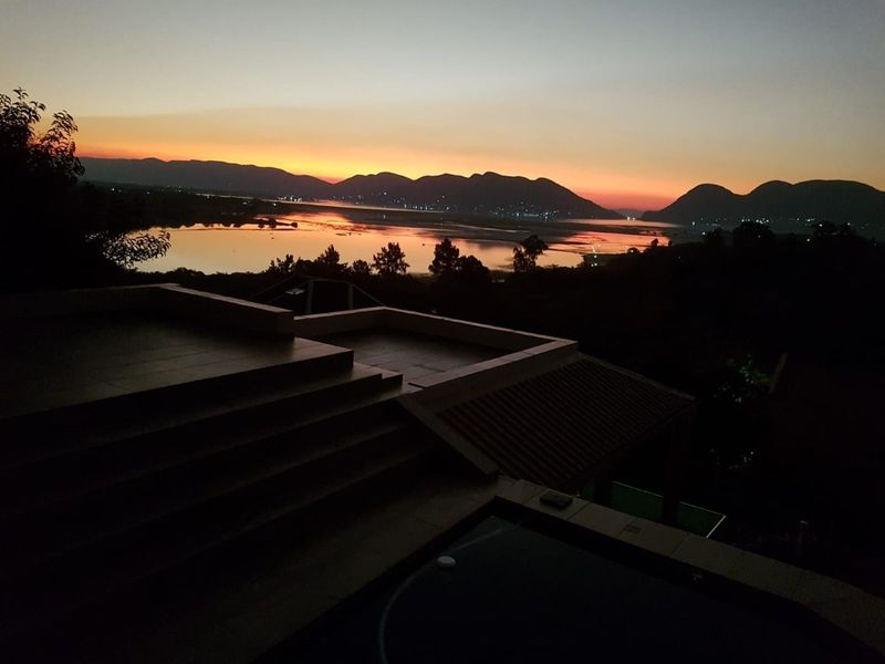 Luxury Hilltop Estate with Panoramic Views – A Masterpiece of Elegance and Opportunity in Hartbeespoort - Photo 9