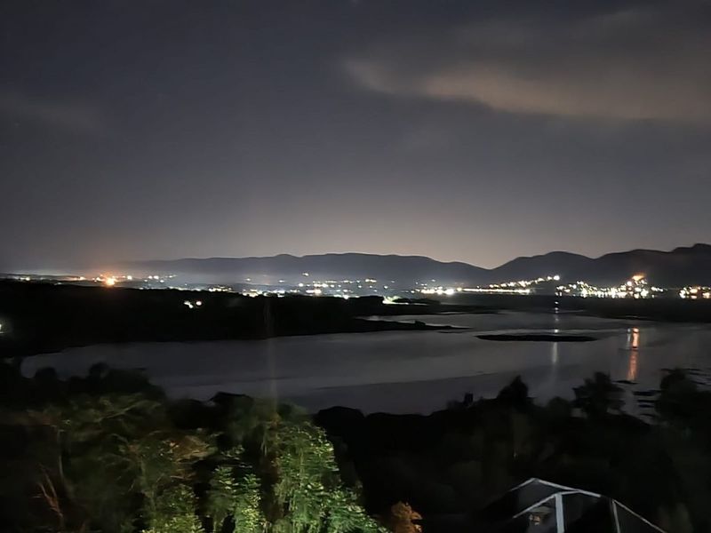 Luxury Hilltop Estate with Panoramic Views – A Masterpiece of Elegance and Opportunity in Hartbeespoort - Photo 8