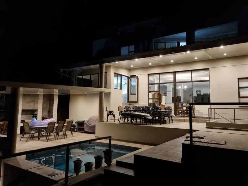 Luxury Hilltop Estate with Panoramic Views – A Masterpiece of Elegance and Opportunity in Hartbeespoort - Photo 7