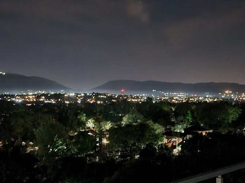 Luxury Hilltop Estate with Panoramic Views – A Masterpiece of Elegance and Opportunity in Hartbeespoort - Photo 6