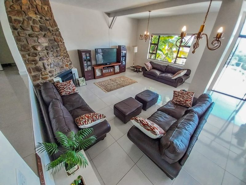 Luxury Hilltop Estate with Panoramic Views – A Masterpiece of Elegance and Opportunity in Hartbeespoort - Photo 4