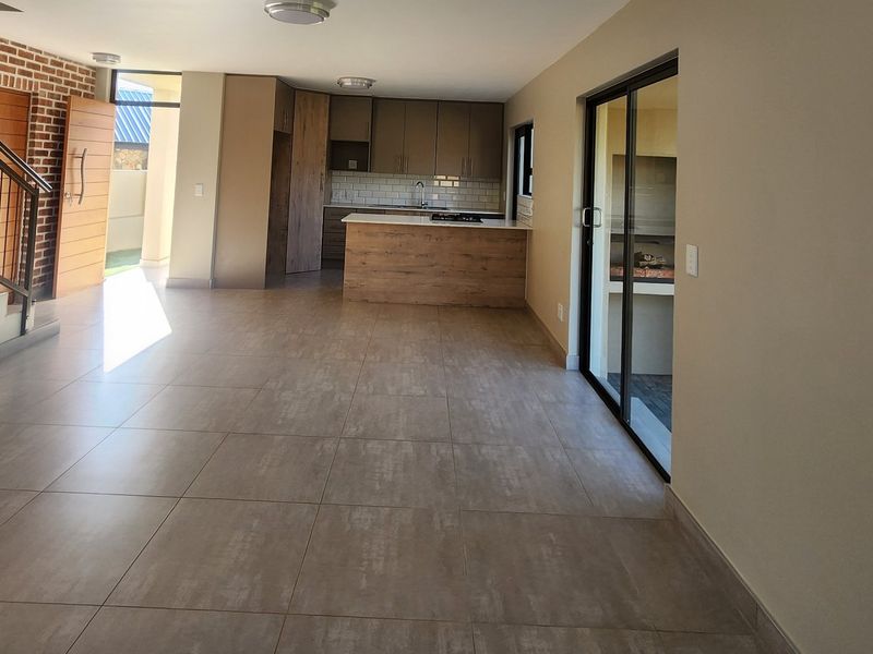 La Camargue Family Home for Sale - No Transfer Duty & No Transfer Costs. - Photo 5