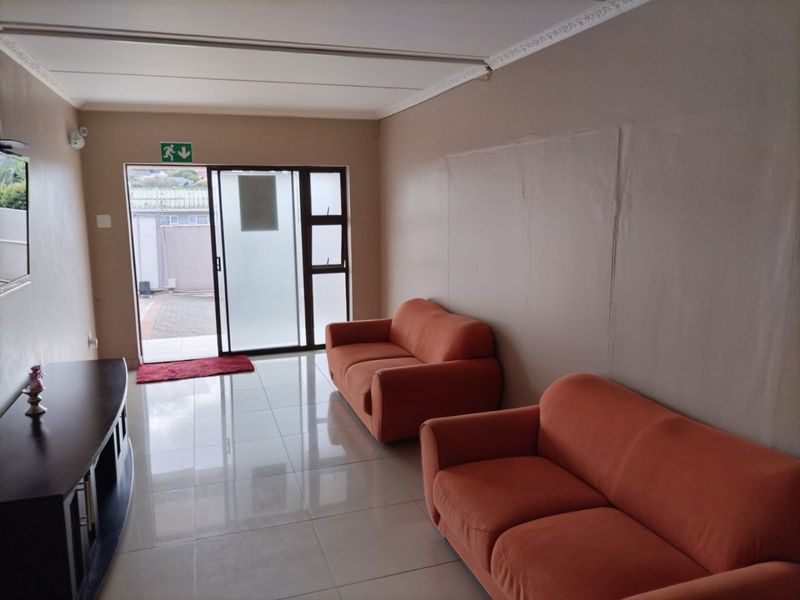 24-Bedroom Guesthouse for Sale – Amalinda, East London - Photo 8
