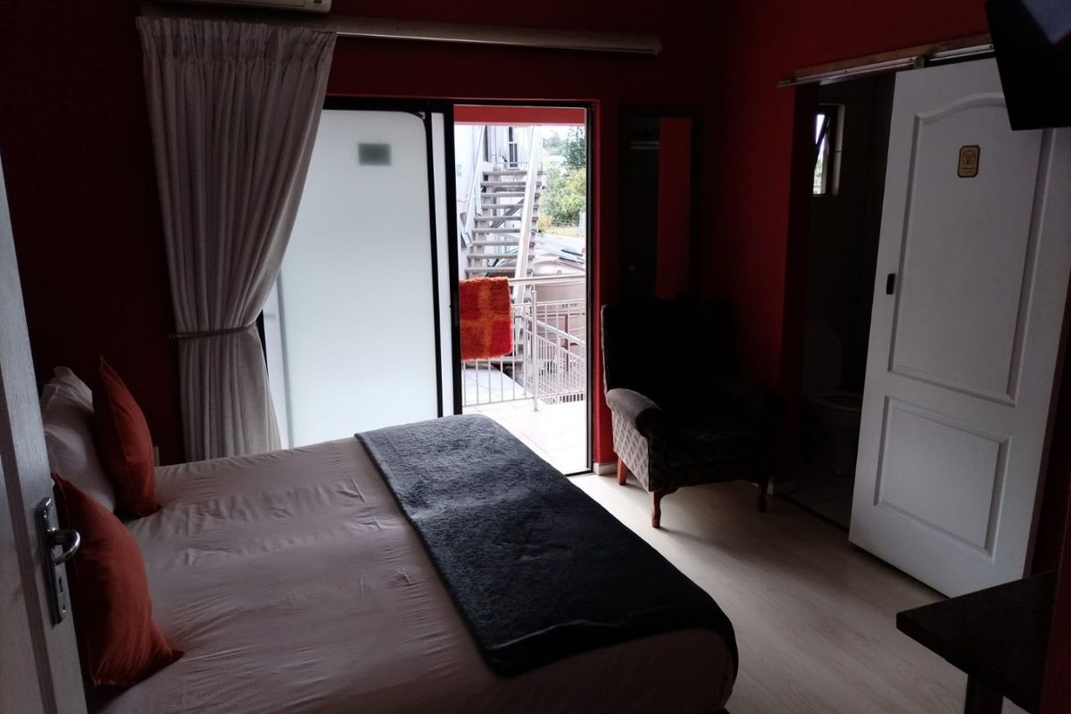 24-Bedroom Guesthouse for Sale – Amalinda, East London - Photo 3