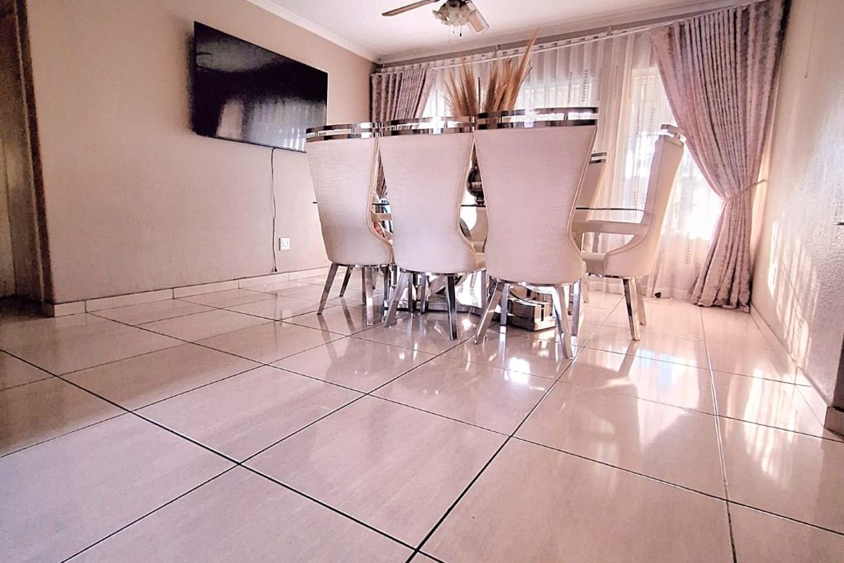 Spacious 4-Bedroom Corner Unit for Sale in Bosleigh Lodge - Photo 4