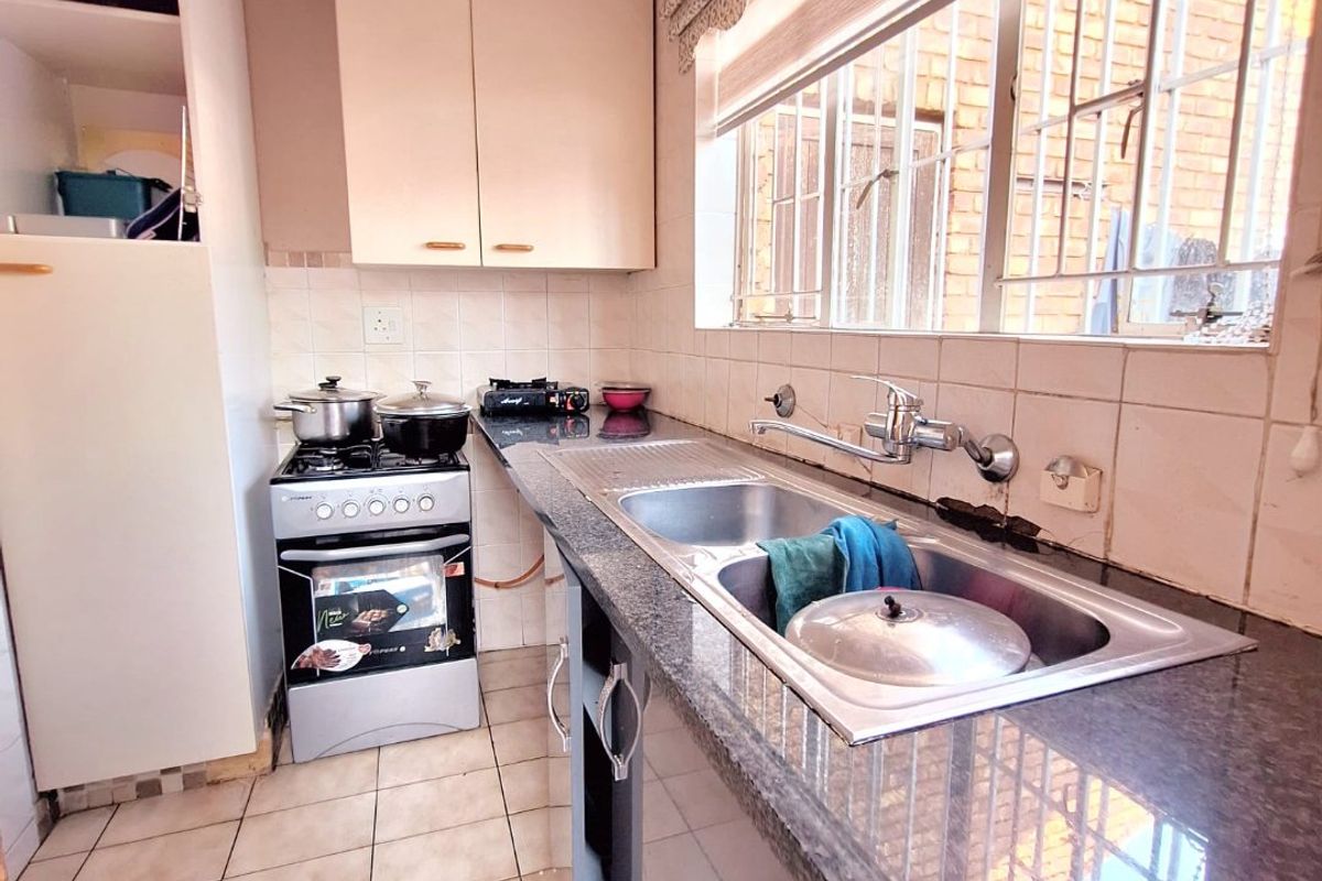 Spacious 4-Bedroom Corner Unit for Sale in Bosleigh Lodge - Photo 3