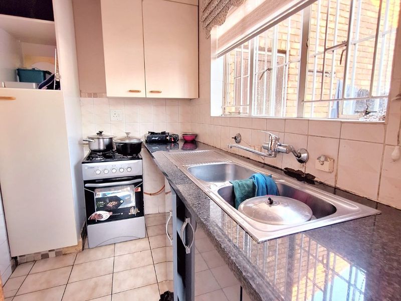 Spacious 4-Bedroom Corner Unit for Sale in Bosleigh Lodge - Photo 3