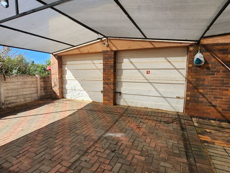 This neat and spacious 4-bedroom, 2-bathroom home with a separate study offers comfortable living for the whole family. - Photo 9