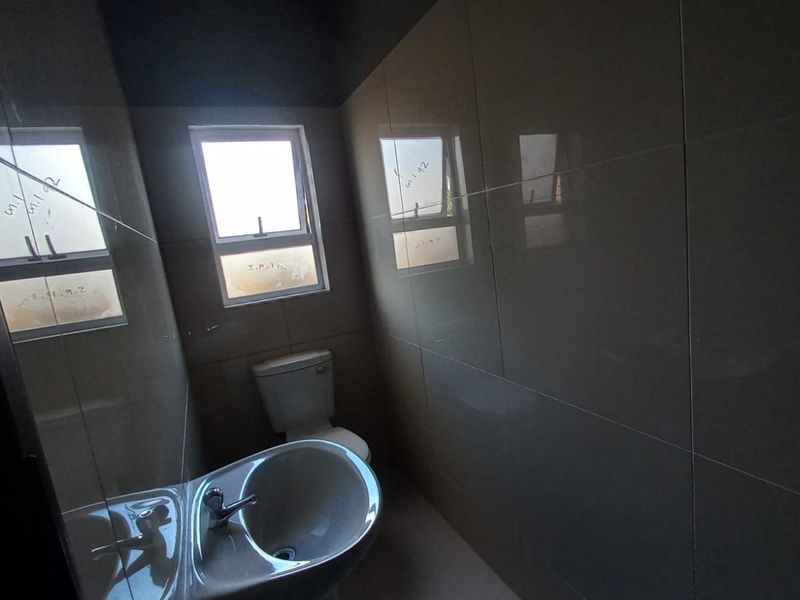 NEWLY BUILT SECURE WAREHOUSE TO RENT - Photo 4