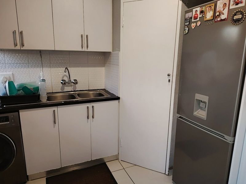 Upgraded 3-Bedroom Corner Townhouse in Prime Location – Celtisdal, Centurion - Photo 9
