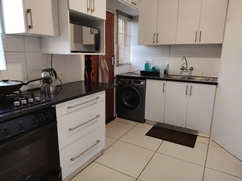 Upgraded 3-Bedroom Corner Townhouse in Prime Location – Celtisdal, Centurion - Photo 10