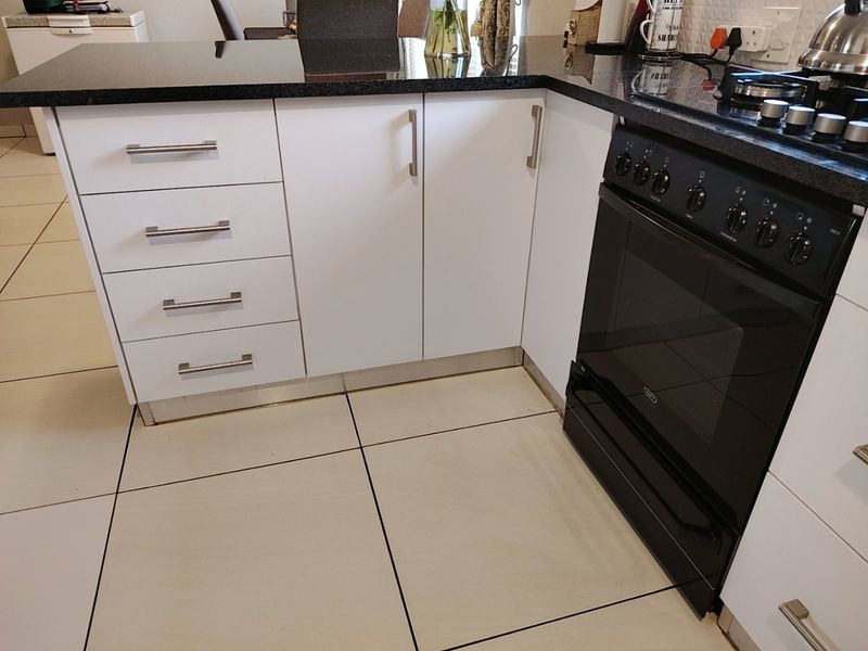 Upgraded 3-Bedroom Corner Townhouse in Prime Location – Celtisdal, Centurion - Photo 7