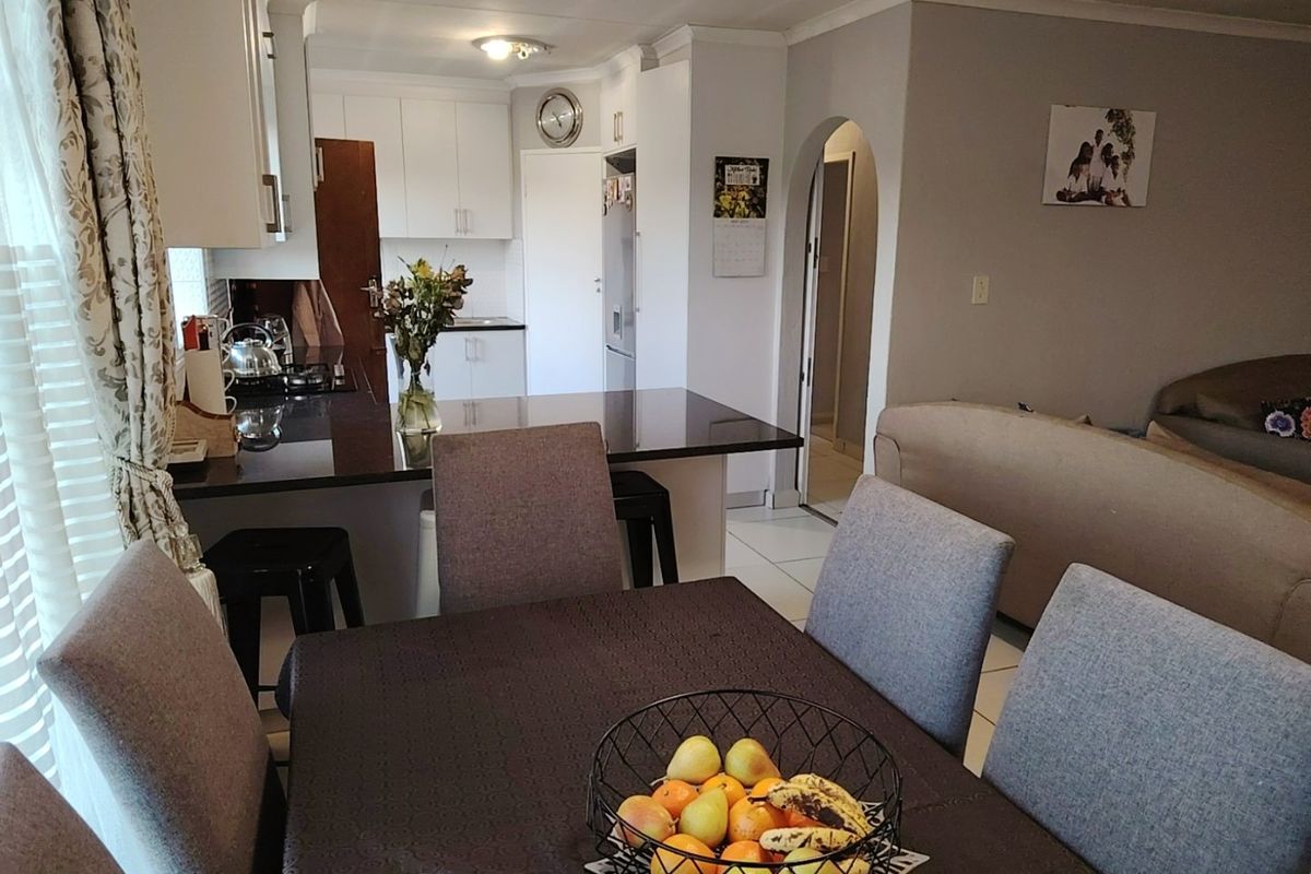 Upgraded 3-Bedroom Corner Townhouse in Prime Location – Celtisdal, Centurion - Photo 5