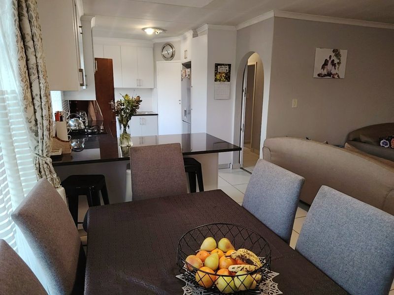 Upgraded 3-Bedroom Corner Townhouse in Prime Location – Celtisdal, Centurion - Photo 5