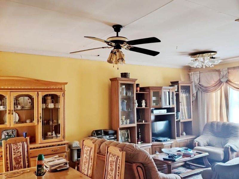 3-Bedroom Property with 2 Flatlets-KEISKAMMAHOEK - Photo 2