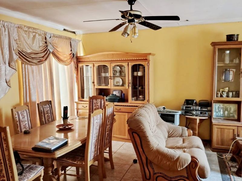 3-Bedroom Property with 2 Flatlets-KEISKAMMAHOEK - Photo 6