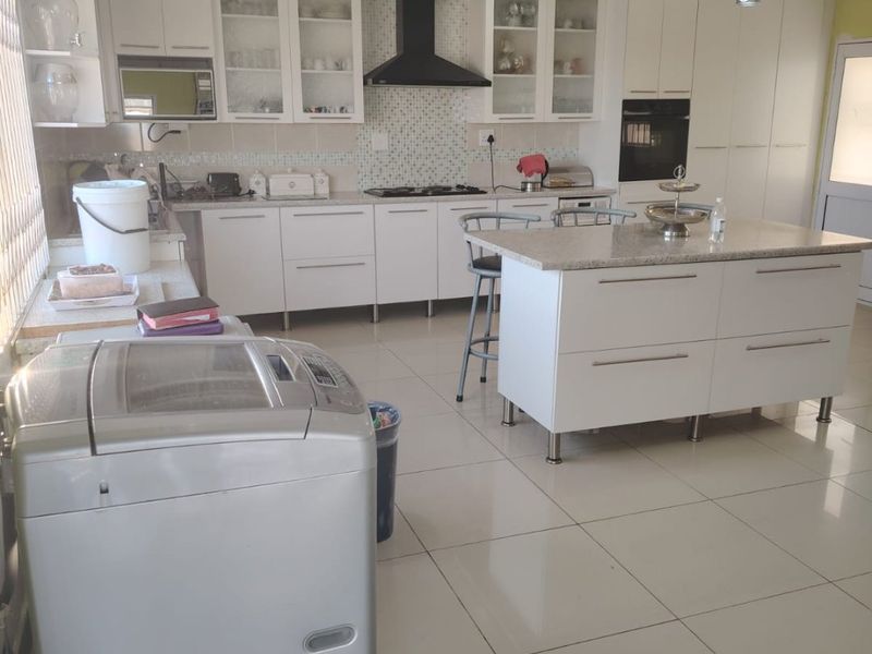 3 Bedroom House For Sale in Mdantsane Nxamkwane - Photo 2