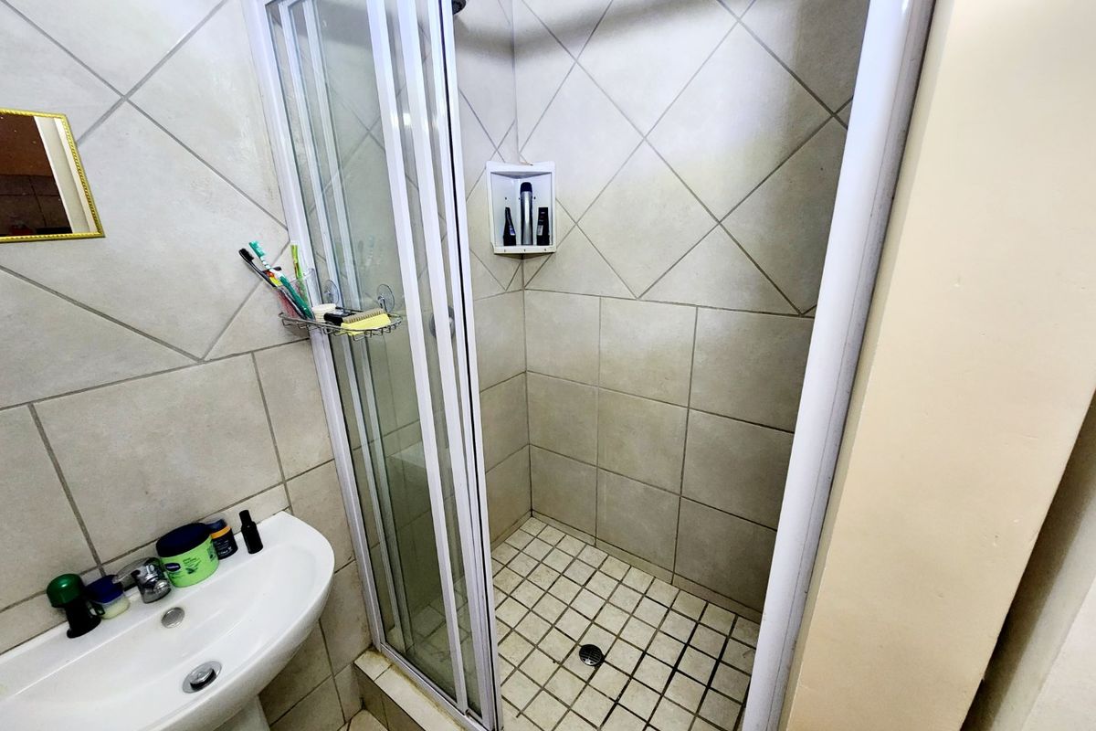 Investor’s Dream: Spacious 1-Bedroom Apartment with Rental Income!   - Photo 5