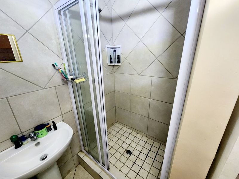 Investor’s Dream: Spacious 1-Bedroom Apartment with Rental Income!   - Photo 5