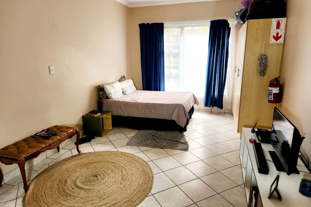 Investor’s Dream: Spacious 1-Bedroom Apartment with Rental Income!   - Photo 2