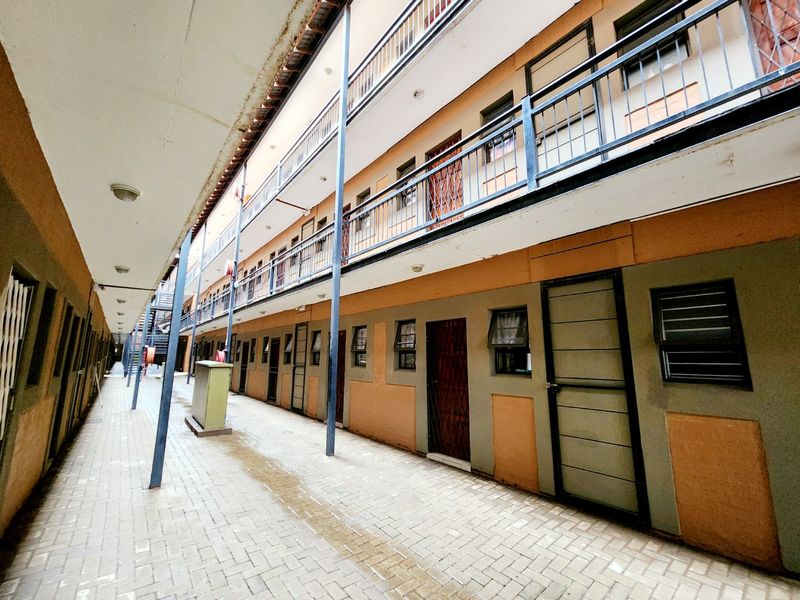 Investor’s Dream: Spacious 1-Bedroom Apartment with Rental Income!   - Photo 7