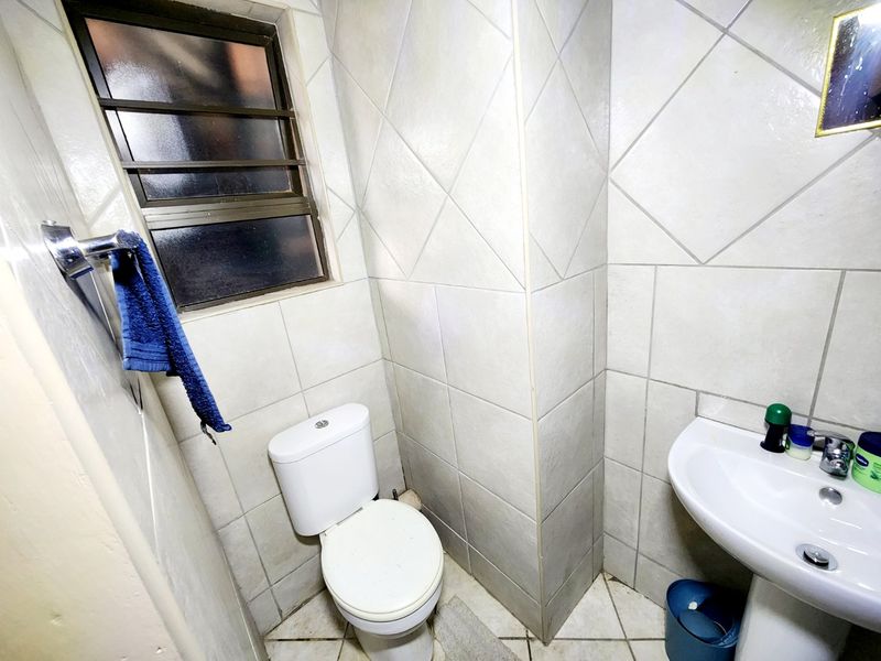 Investor’s Dream: Spacious 1-Bedroom Apartment with Rental Income!   - Photo 6