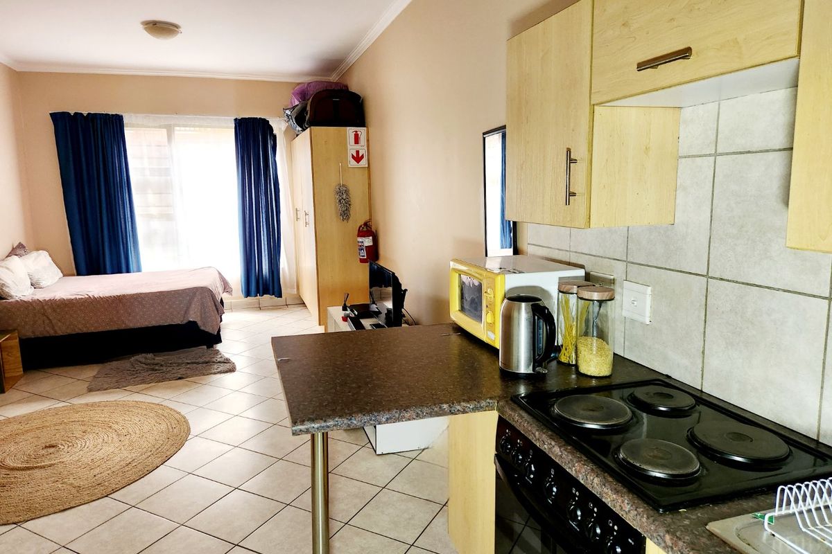 Investor’s Dream: Spacious 1-Bedroom Apartment with Rental Income!   - Photo 4