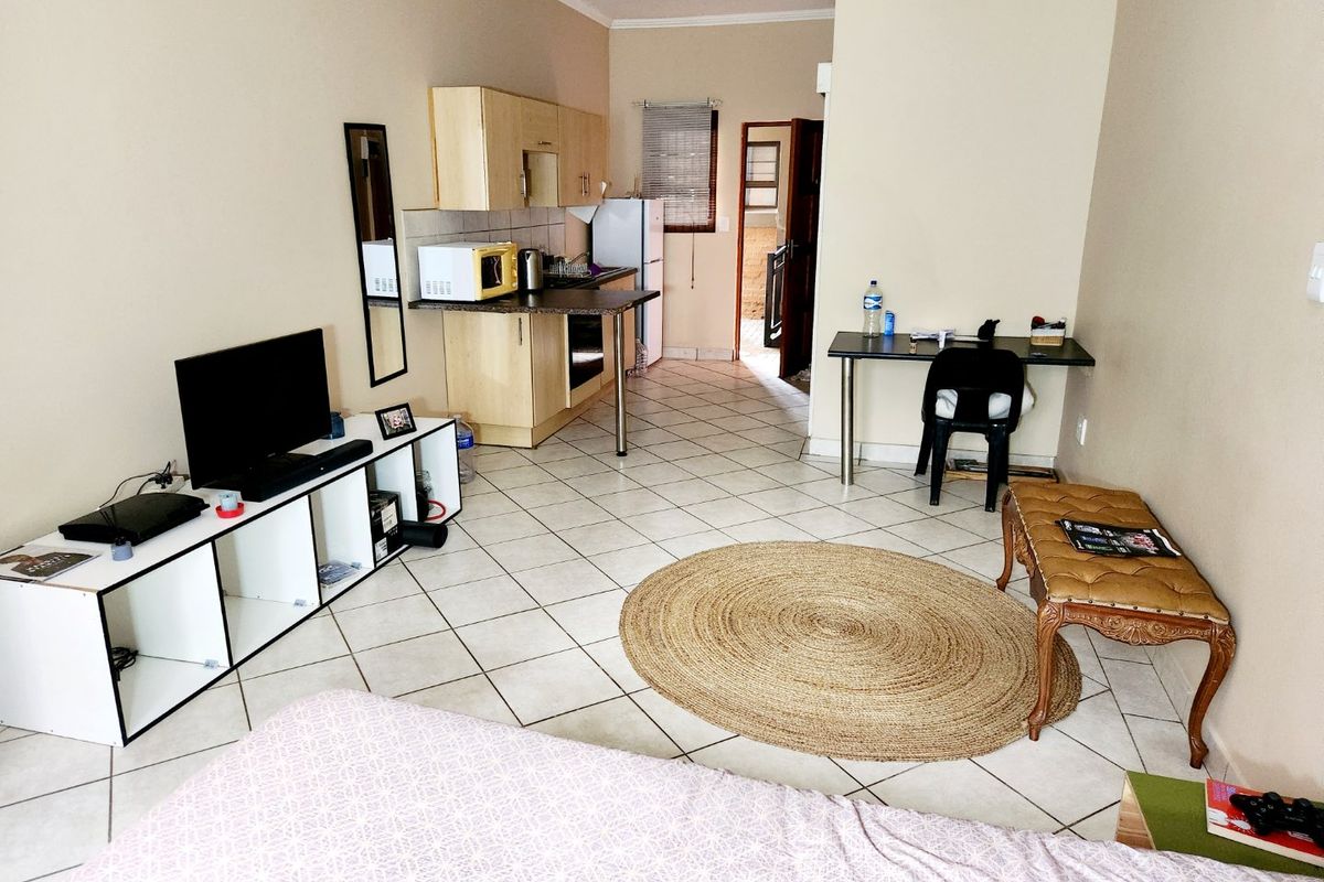 Investor’s Dream: Spacious 1-Bedroom Apartment with Rental Income!   - Photo 3