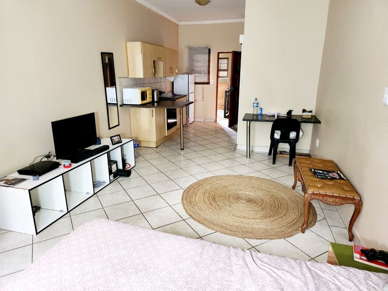 Investor’s Dream: Spacious 1-Bedroom Apartment with Rental Income!   - Photo 3