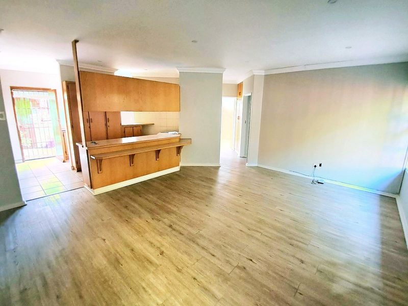 Charming & Secure 2 Bedroom Townhouse in Universitas Awaits! - Photo 5