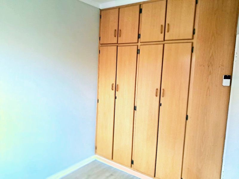 Charming & Secure 2 Bedroom Townhouse in Universitas Awaits! - Photo 9