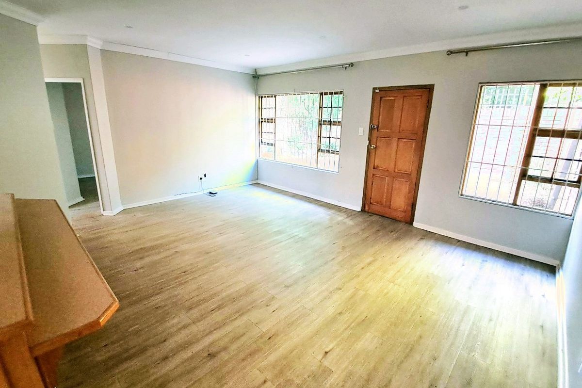 Charming & Secure 2 Bedroom Townhouse in Universitas Awaits! - Photo 2