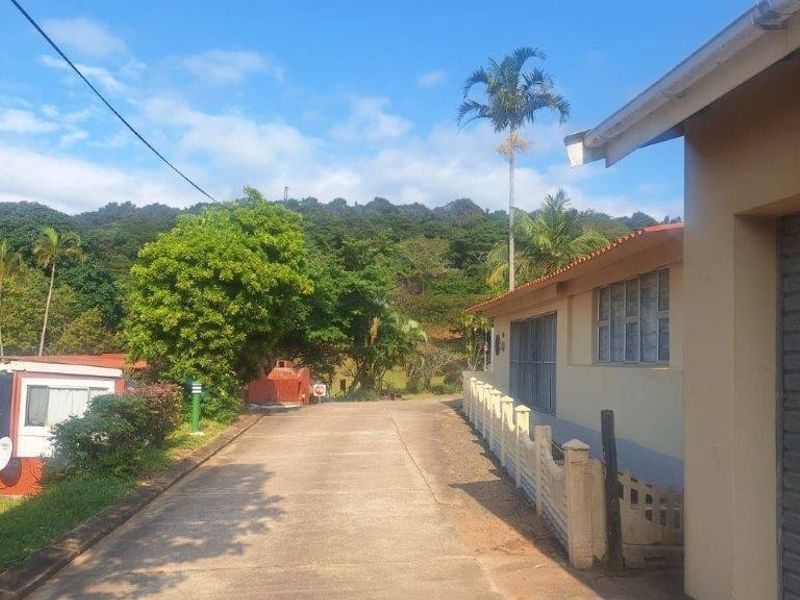 Neat & Modern 3-Bedroom Townhouse – Just Move In! - Photo 3