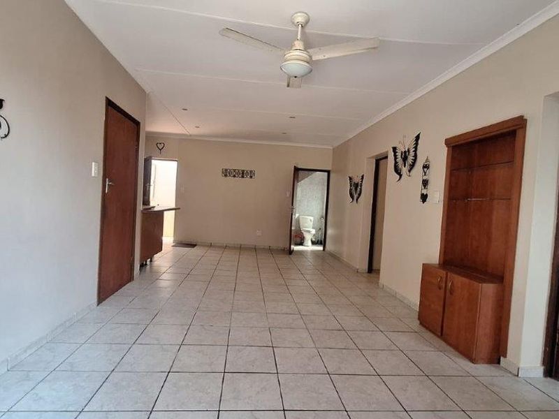 Neat & Modern 3-Bedroom Townhouse – Just Move In! - Photo 9