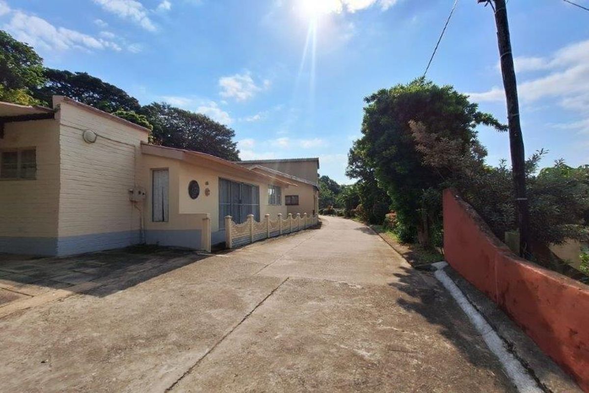 Neat & Modern 3-Bedroom Townhouse – Just Move In! - Photo 2