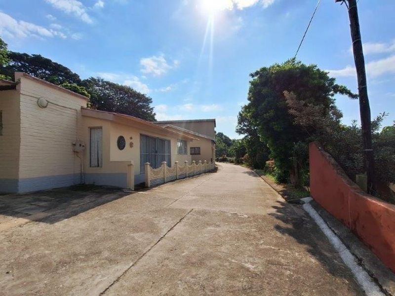 Neat & Modern 3-Bedroom Townhouse – Just Move In! - Photo 2