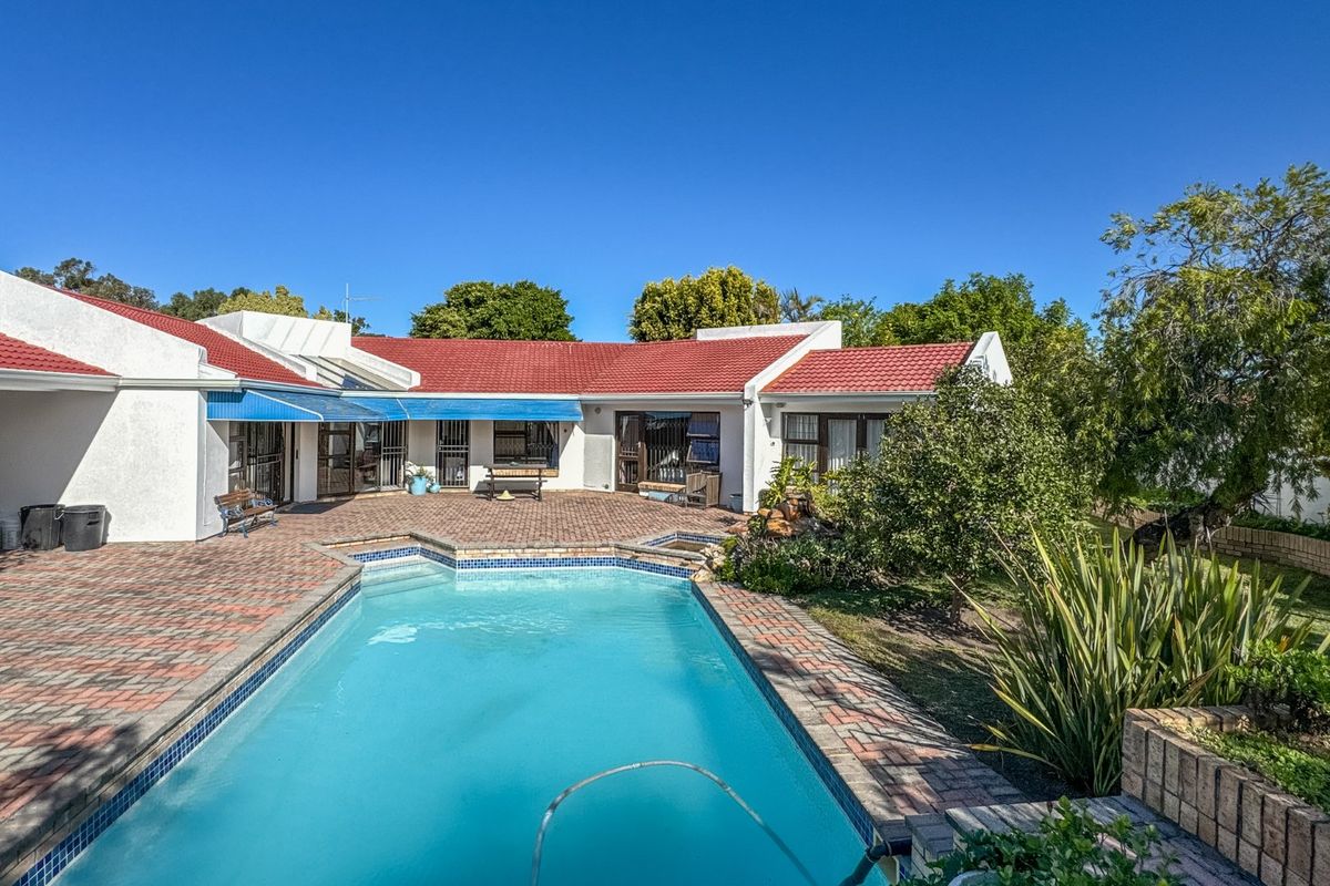 FAMILY HOME WITH FLATLET IN SOUGHT AFTER BRYMORE - Photo 3