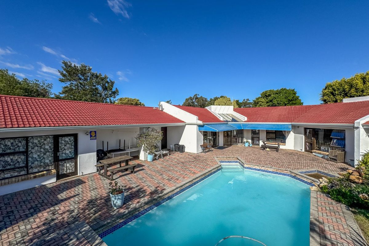 FAMILY HOME WITH FLATLET IN SOUGHT AFTER BRYMORE - Photo 2