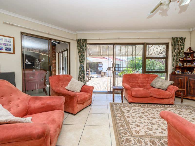 FAMILY HOME WITH FLATLET IN SOUGHT AFTER BRYMORE - Photo 9