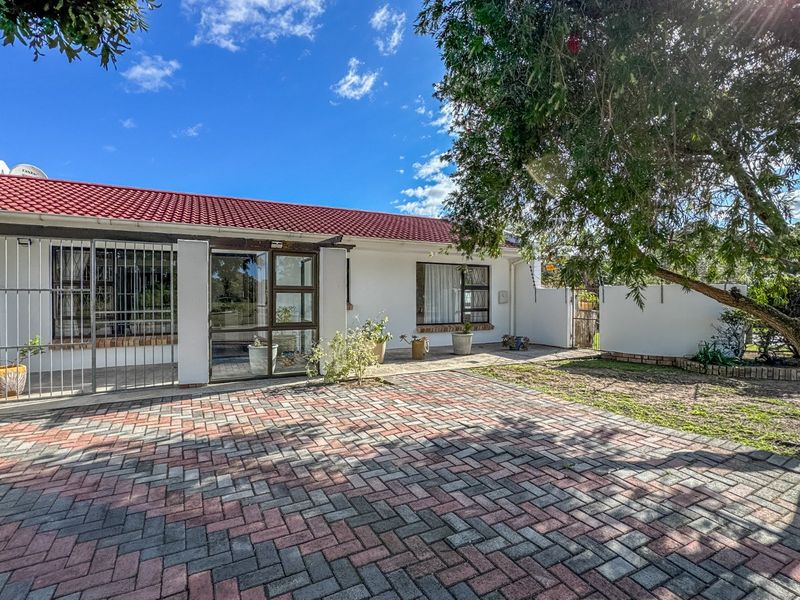 FAMILY HOME WITH FLATLET IN SOUGHT AFTER BRYMORE - Photo 5