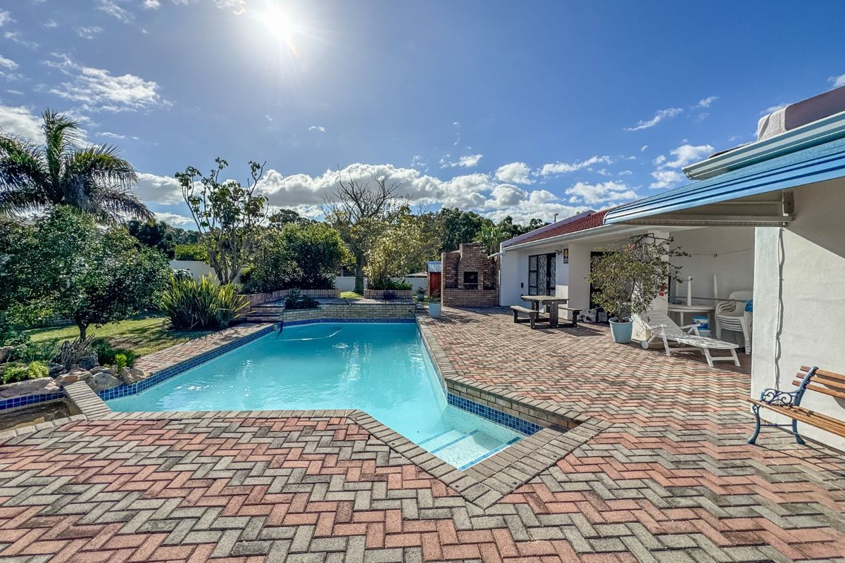 FAMILY HOME WITH FLATLET IN SOUGHT AFTER BRYMORE - Photo 4